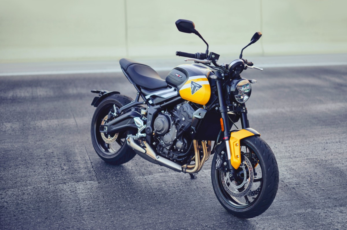 Triumph Trident 660 front right static in field